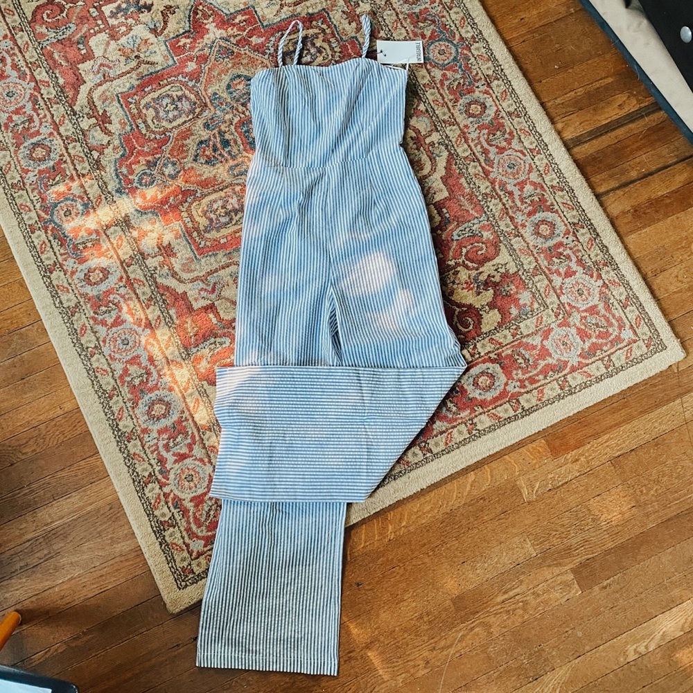 🌊NWT Sear-Sucker Romper🌊